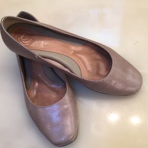 Nurture flats neutral color size 8